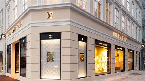 shops in louis vuitton